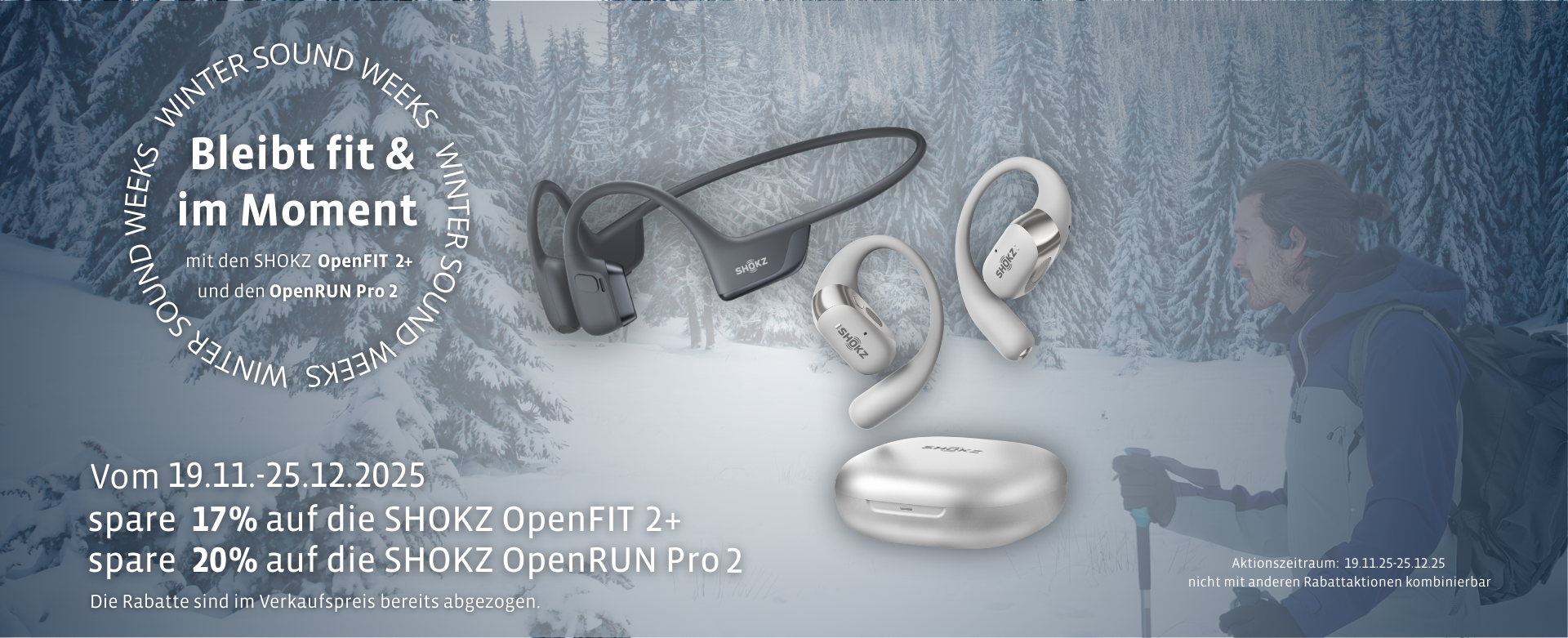 Ein Winter-Werbebanner zeigt einen Mann, der mit Rucksack durch verschneiten Wald wandert. Links im Bild stehen die Produkte OpenRun Pro Mini und OpenFit Air. Daneben steht der Text Bleibt fit & im Moment – Unsere Winter Sound Weeks.